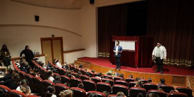 Tiyatrocu İzel Seylani çocuklarla buluştu