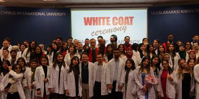 UKÜ Eczacılık Fakültesi’nde “Beyaz Önlük Giyme Töreni” düzenlendi