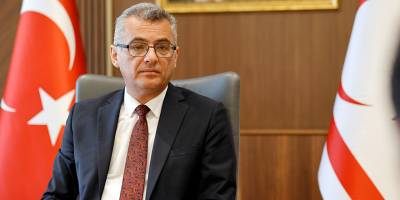 Tufan Erhürman: Tüm hekimlerimizin ve sağlık çalışanlarımızın Tıp Bayramı'nı yürekten kutluyorum