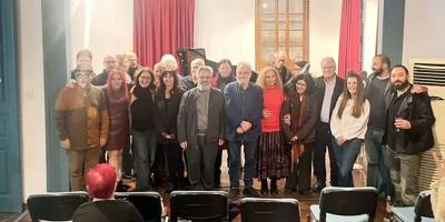 Şiirler savaşların susması için okundu