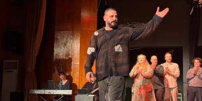 Kıbrıs Türk Devlet Tiyatroları "Kafkas Tebeşir Dairesi" oyununu sahneledi