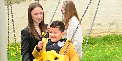 Otizmli çocuklar için Bir Sahne, Bin Tebessüm!