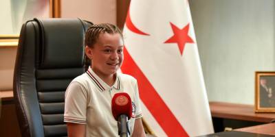 Öztürkler, koltuğunu Şht. Yalçın İlkokulu öğrencisi Rana Dalay'a devretti