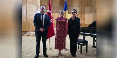 Piyanist Rüya Taner, Köstence’de piyano resitali verdi