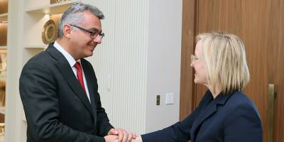 Erhürman, ABD’nin Lefkoşa Büyükelçisi Julie S. Davis ile görüştü