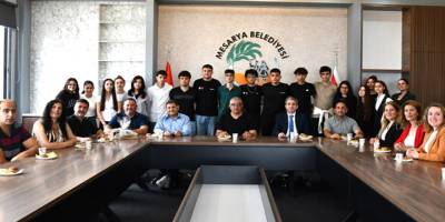 Polatpaşa Lisesi ve kardeş okulundan Latif’e 19 Mayıs ziyareti