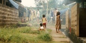 Afetzedelerin kampında yangın çıktı