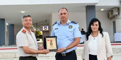 Meslekte 30 hizmet yılını tamamlayan Adalıer’e plaket