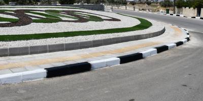 Mesarya Belediyesi kaldırım bordürlerini yeniliyor