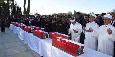 Kimlik tespiti tamamlanan 15 kayıp Atlılar Şehitliği’nde defnedildi