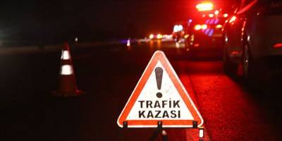 Direksiyon hakimiyetini kaybeden alkollü sürücü park halindeki araca çarptı