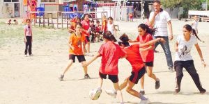 Haspolat’ta ilkokul öğrencileri yarıştı