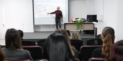 Lefkoşa Maratonu'nda görevli olacak öğrencilere eğitim verildi