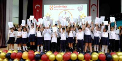 Yakın Doğu İlkokulu’nda 141 öğrenciye Cambridge sertifikası