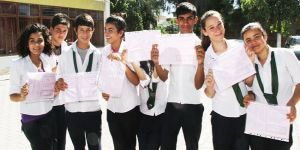 İlkokullar karne alıyor