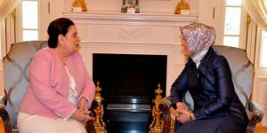 First Ladyler buluştu