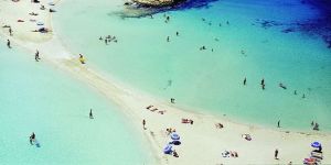 Kıbrıs plajlarında deniz suyu mükemmel