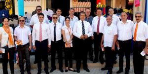 Arter, vatandaşla bir araya geldi.