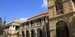 YSKya siyah çelenkli protesto