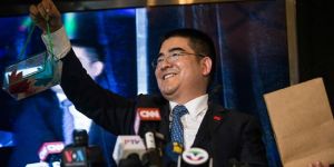 Para dağıtacağım dedi, dağıtmayınca olay çıktı