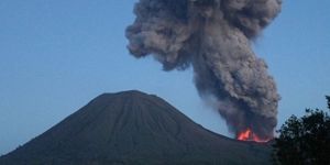 Sinabung Yanardağı faaliyete geçti
