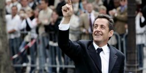 Sarkozy gözaltına alındı