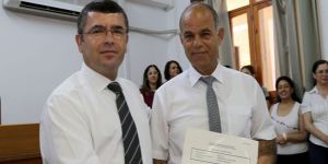 Güzelyurt ve Lefke mazbatalarını aldı