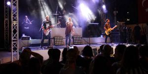 Gripin İskelede konser verdi