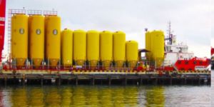 Yakıt tankları taşınıyor