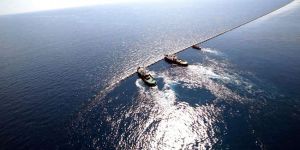 Borular, deniz altına batırılıyor