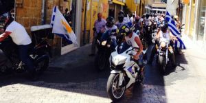 SINIRDA MOTORLU PROTESTO