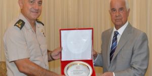 Eroğlu, komutanları kabul etti