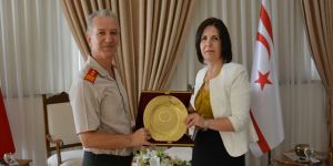 Siber, komutanları kabul etti