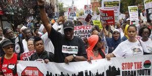 Binlerce kişi sokağa döküldü