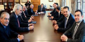 Kıbrıslı Rum göçmenlere tapu verildi