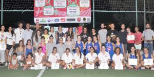 Gızlar sahaya çıktı