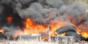 Lastikleri ateşe verdiler