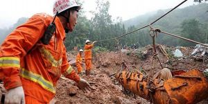 Heyelanda 12 kişi kayboldu