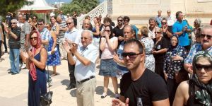 Alkışlar arasında son veda…