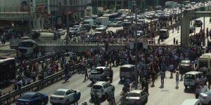 Tanker üst geçitte çarptı, 2 ölü, 2 yaralı