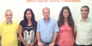 Tatilini ülkesinde geçiriyor