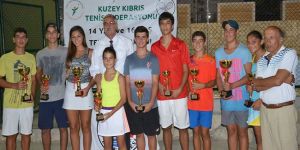 Şampiyonlar ödüllerini aldı