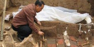 Dev antik mezar ortaya çıkarıldı