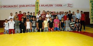 Güreşte yıldızlar mindere çıktı