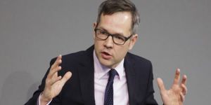 Özersay Roth ile görüştü