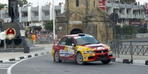 Süper ralli hakkı ile devam