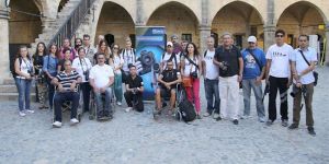 Sanat Engel Tanımaz için yollarda