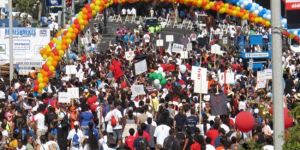 Binlerce kişi AIDS için yürüdü