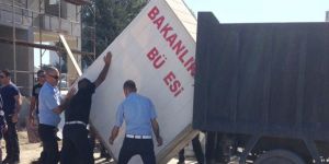 Belediye kaçak büfeyi kaldırdı