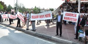 Lefkoşadaki 29 Ekim töreninde provokasyon